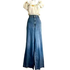 We The Free High Waist Flare Light Wash Distressed Raw Hem Size 28